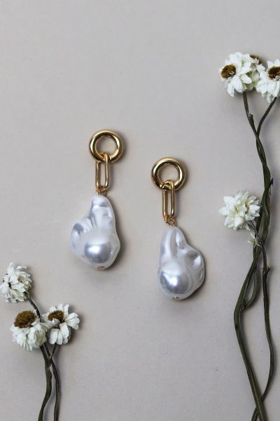 Gold Chain Irregular Pearl Earrings