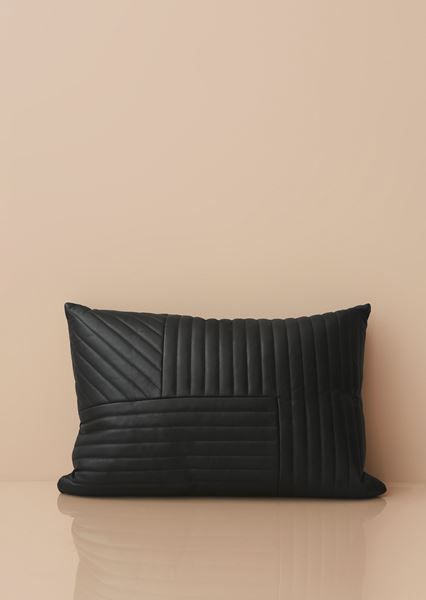 MOTUM cushion - Black 